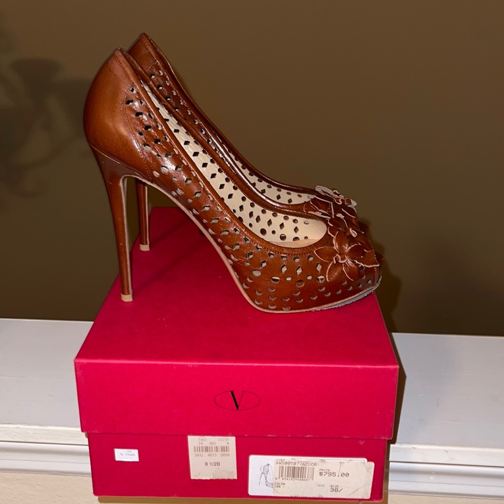 Valentino leather brown pumps